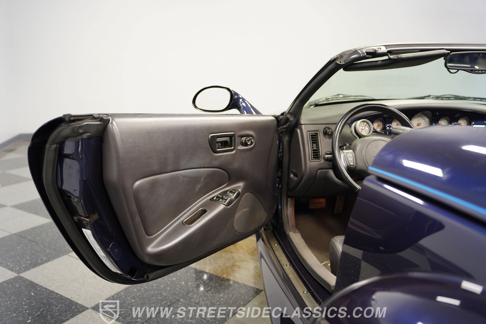 Used 2001 Chrysler Prowler RWD image 37