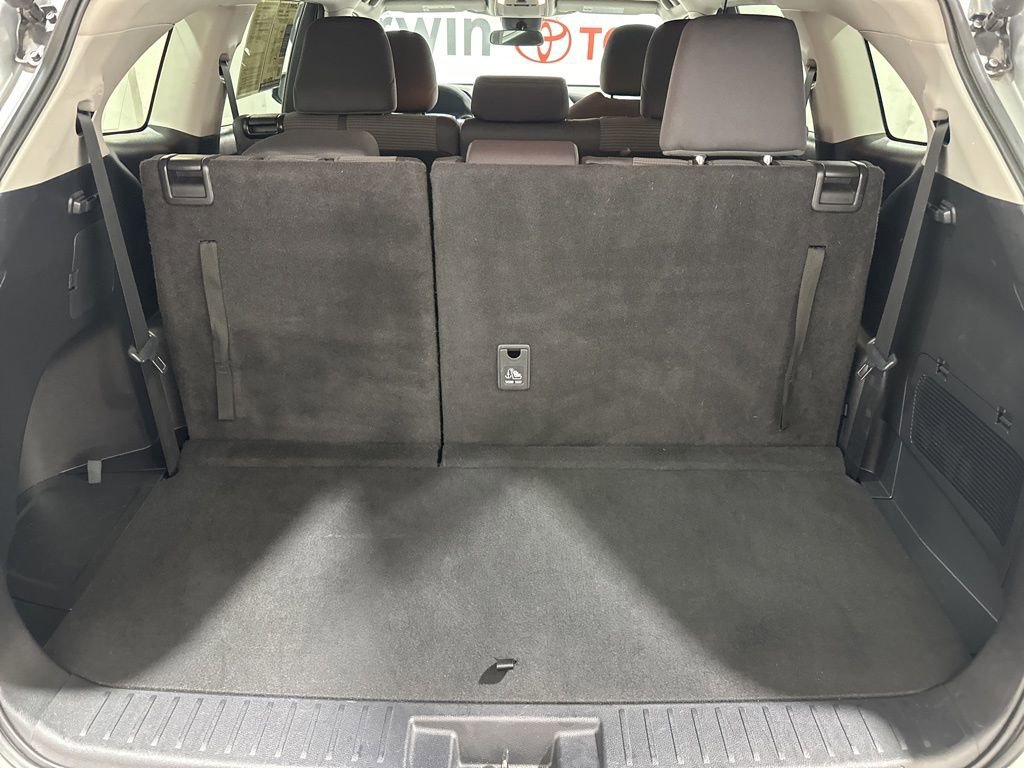Used 2024 Toyota Highlander LE image 18