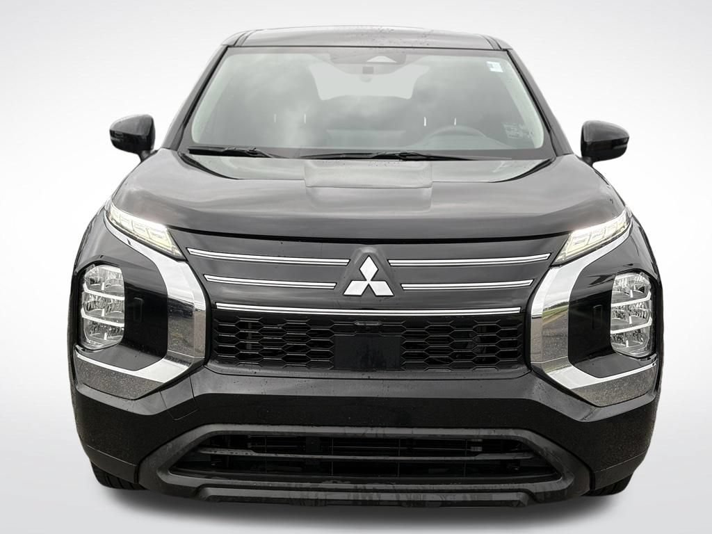 Used 2025 Mitsubishi Outlander ES AWD/4WD image 3