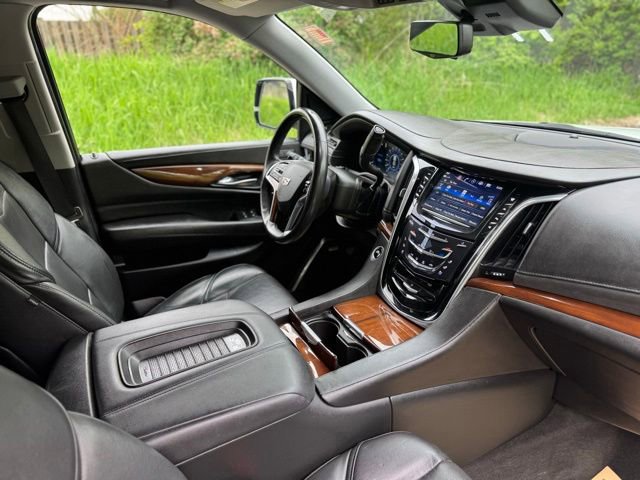 Used 2020 Cadillac Escalade ESV Luxury AWD/4WD image 21