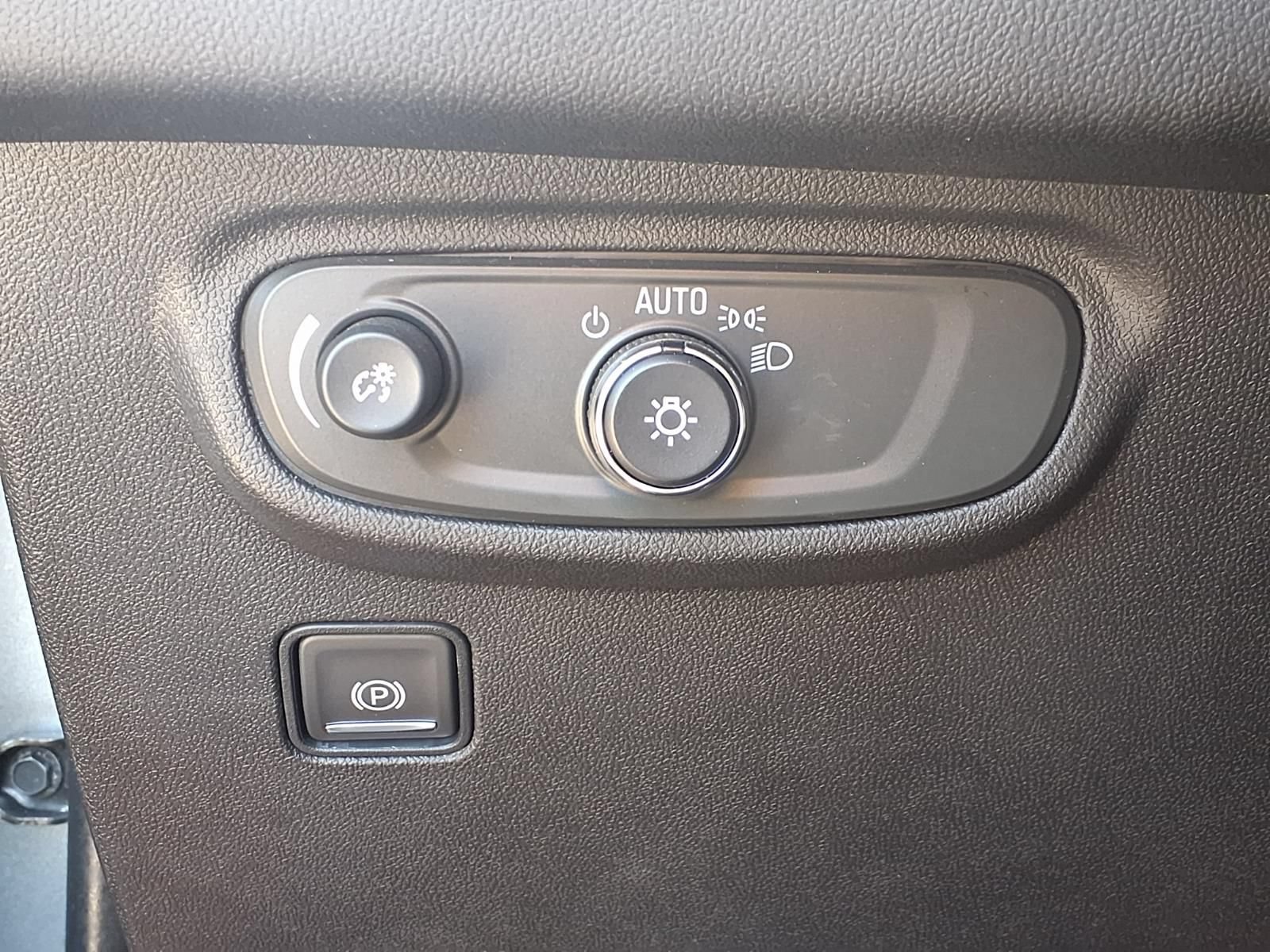 Used 2024 GMC Terrain SLE FWD image 6