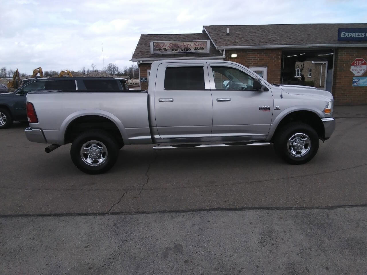 Used 2011 RAM 2500 SLT AWD/4WD image 2