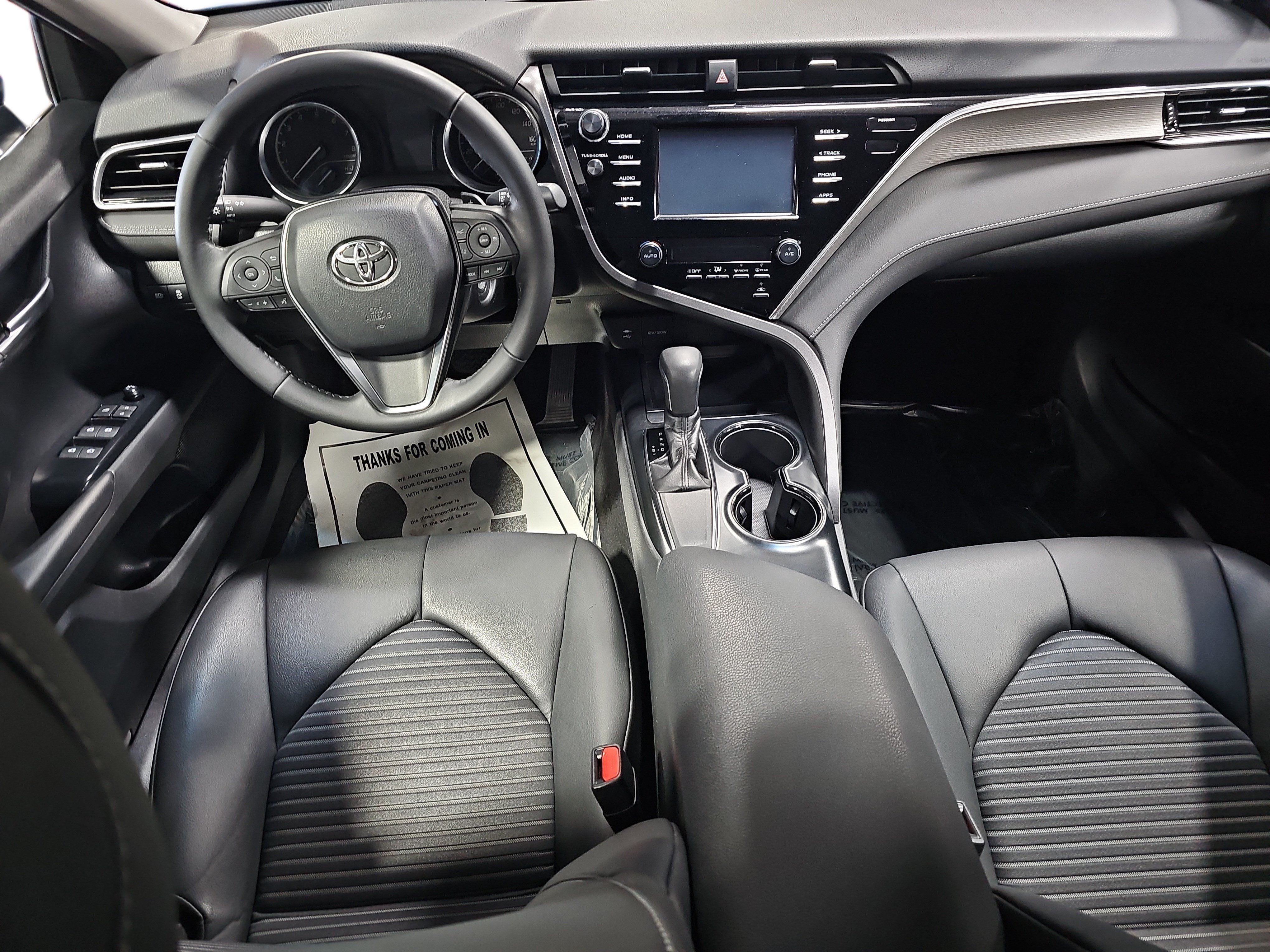 Used 2018 Toyota Camry SE w/ Moonroof Package FWD image 9
