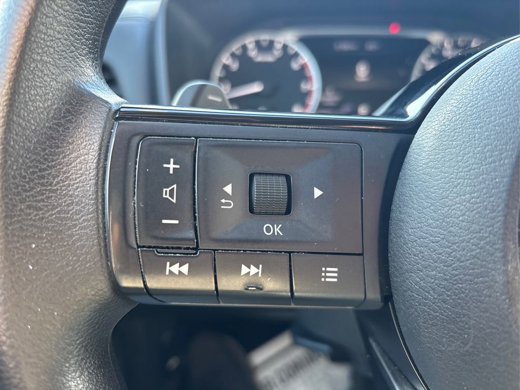 Used 2022 Nissan Rogue SV image 26