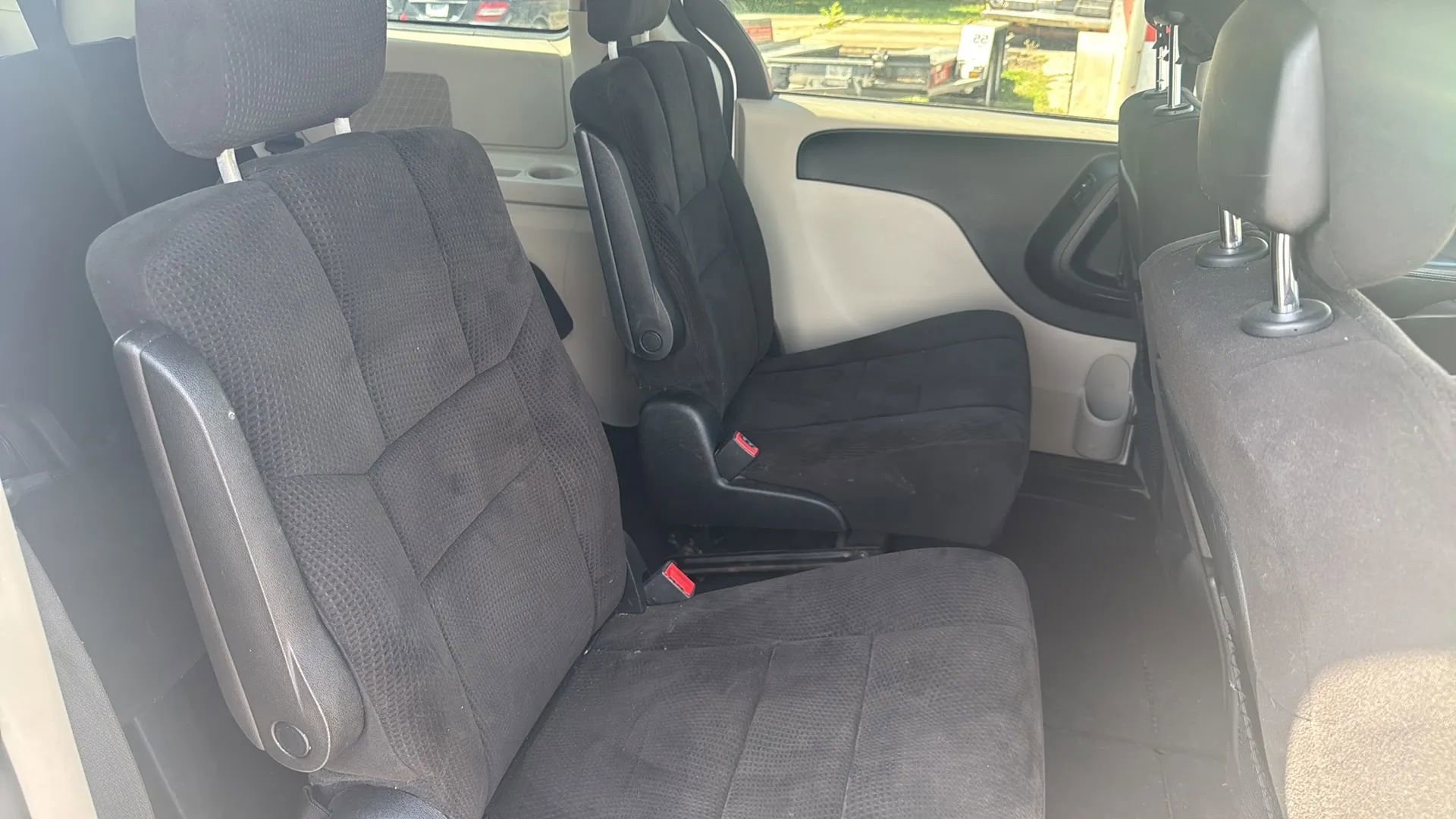 Used 2013 Dodge Grand Caravan SXT FWD image 22