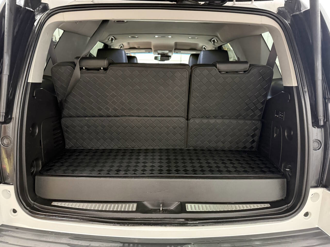 Used 2017 GMC Yukon SLT AWD/4WD image 11