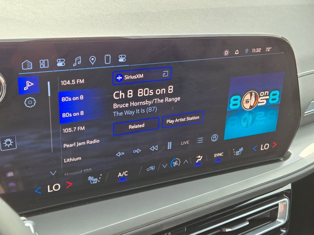 Used 2025 Chevrolet Traverse LT AWD/4WD image 26