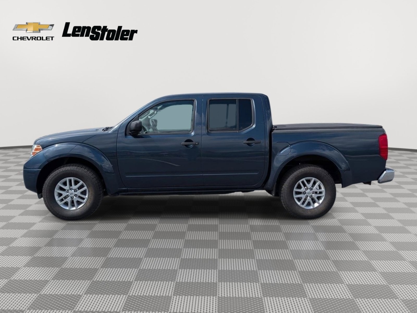 Used 2016 Nissan Frontier SV image 2