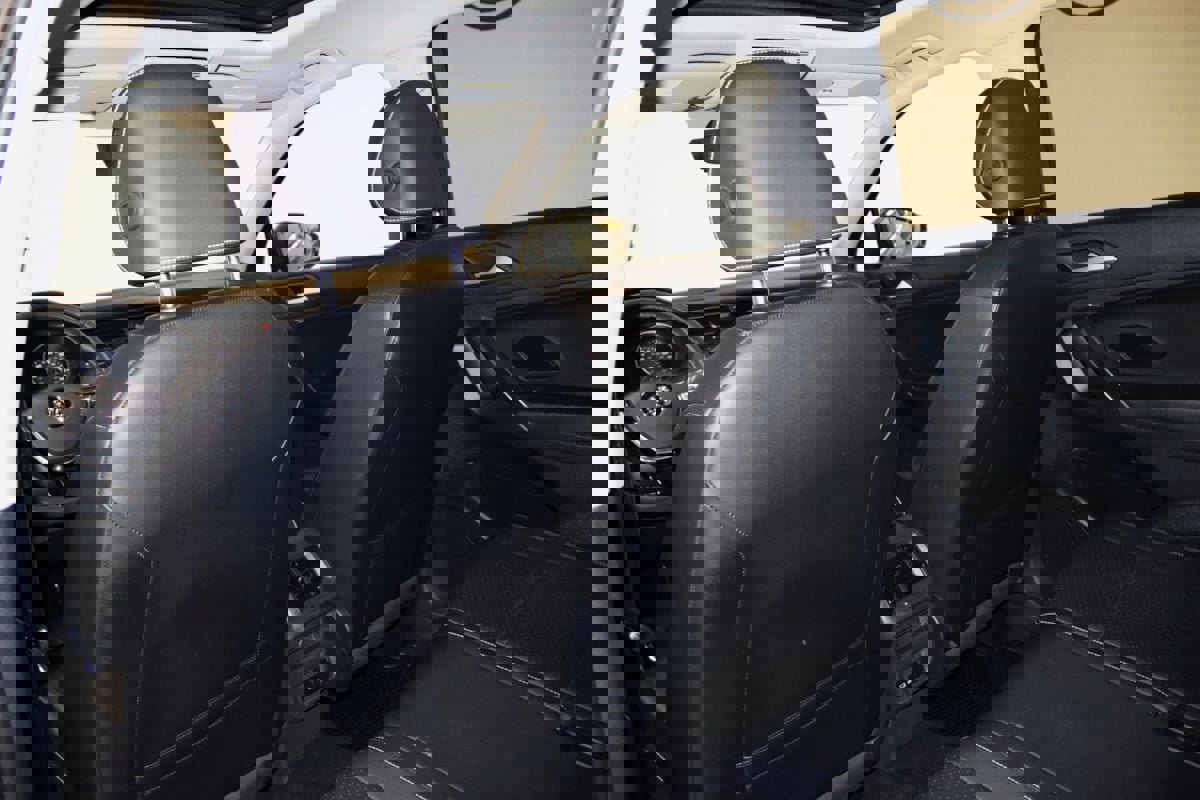 Used 2021 Volkswagen Tiguan SE w/ Panoramic Sunroof Package image 51