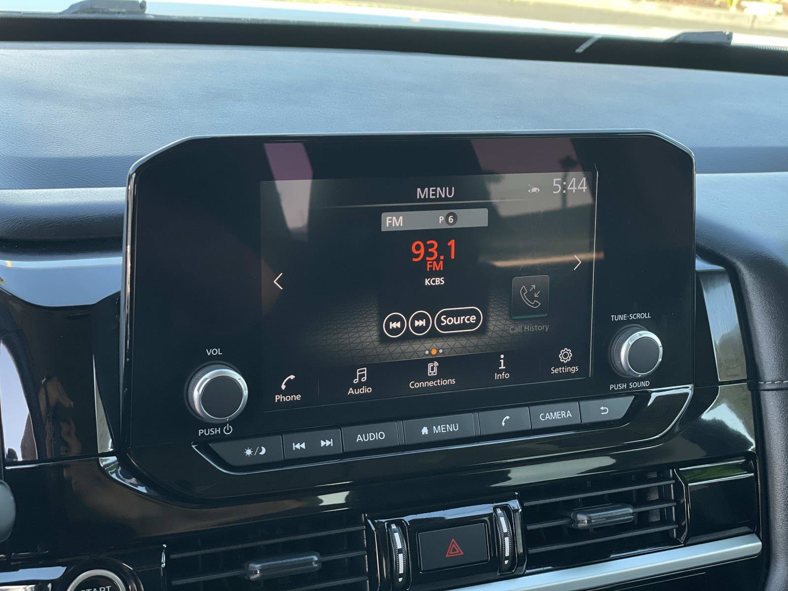 Used 2024 Nissan Pathfinder SV image 10