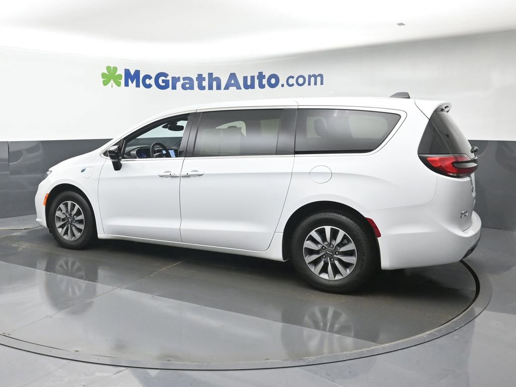 Used 2025 Chrysler Pacifica Select image 23