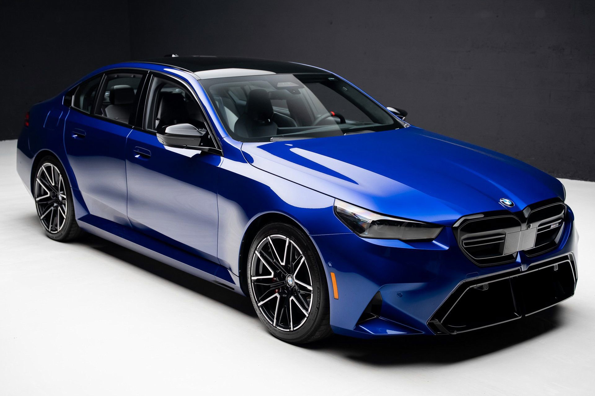 Used 2025 BMW M5 image 42