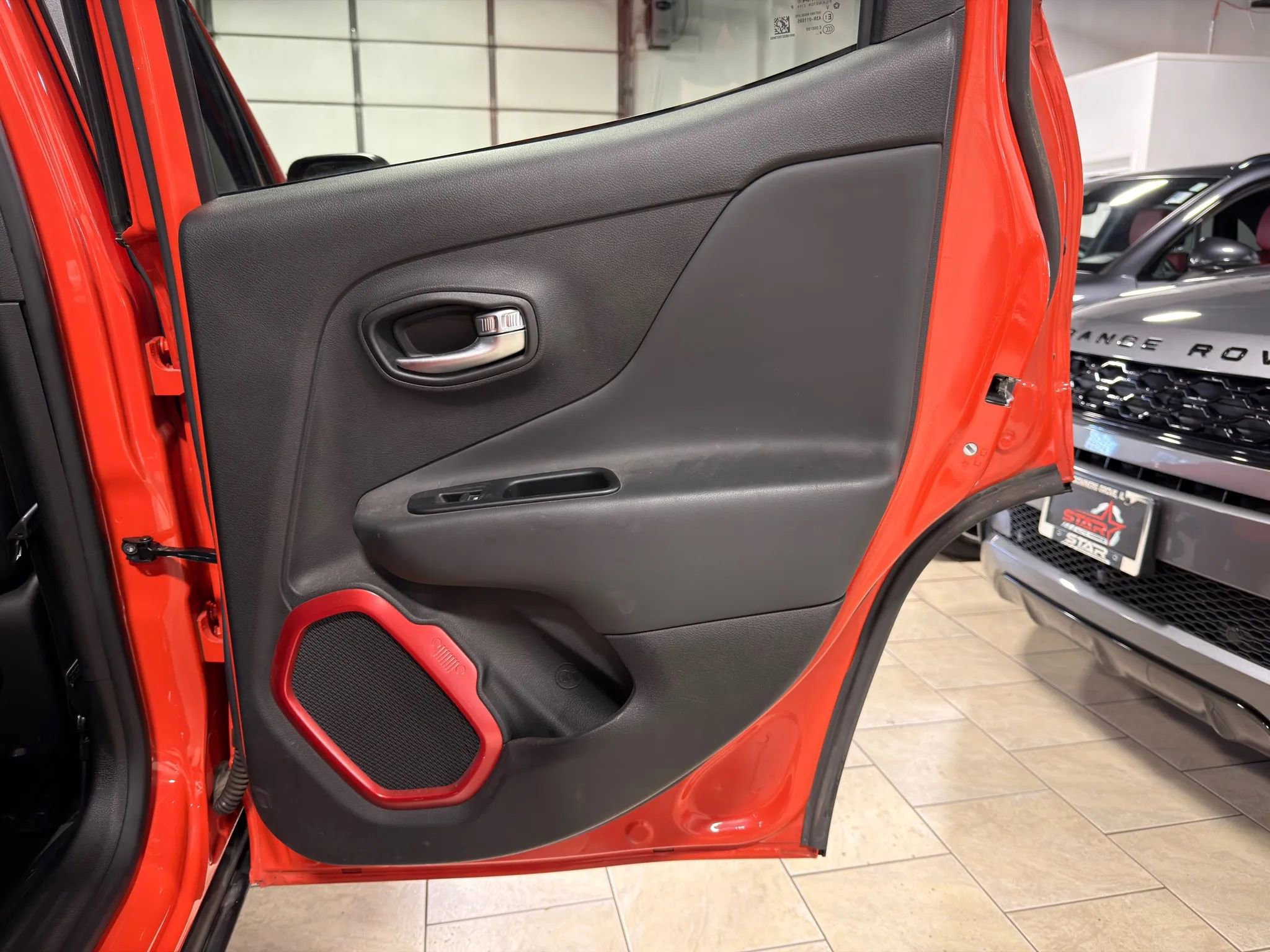 Used 2019 Jeep Renegade Trailhawk AWD/4WD image 33