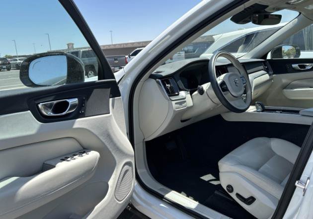 Used 2025 Volvo XC60 B5 Core AWD/4WD image 7