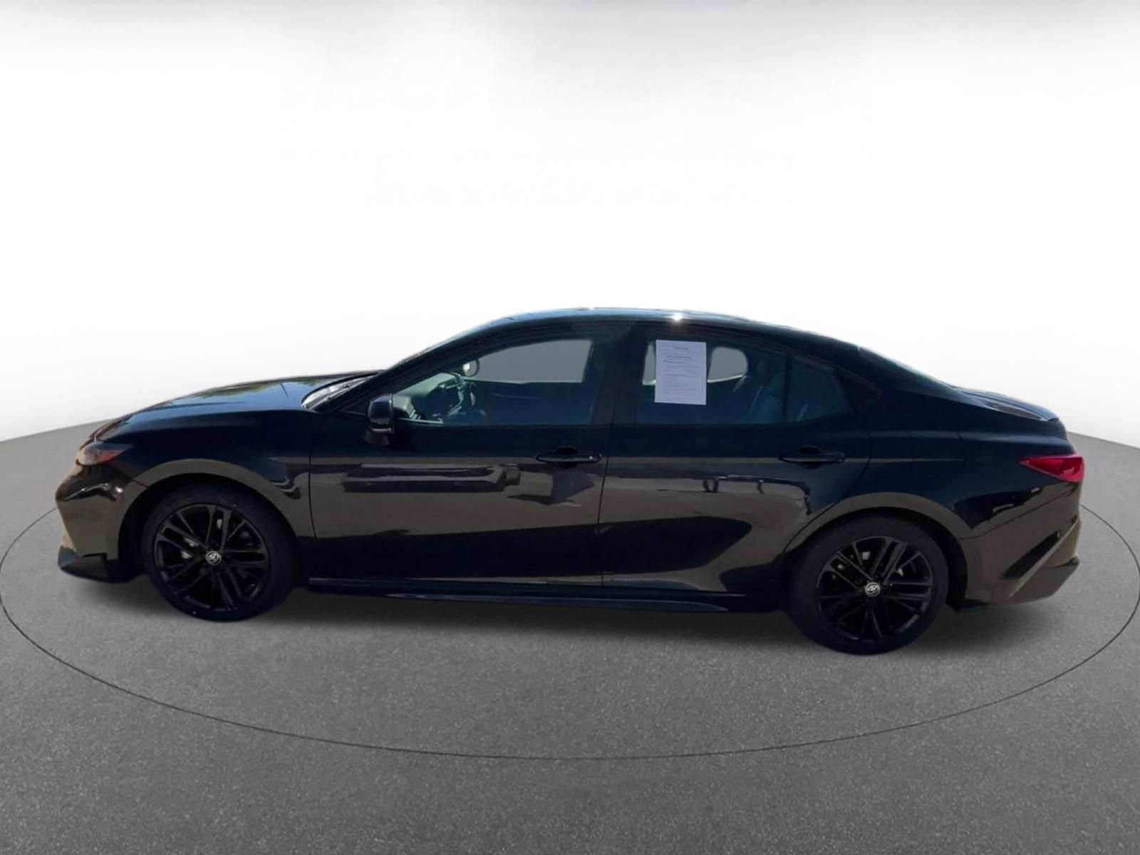 Used 2025 Toyota Camry SE FWD image 9