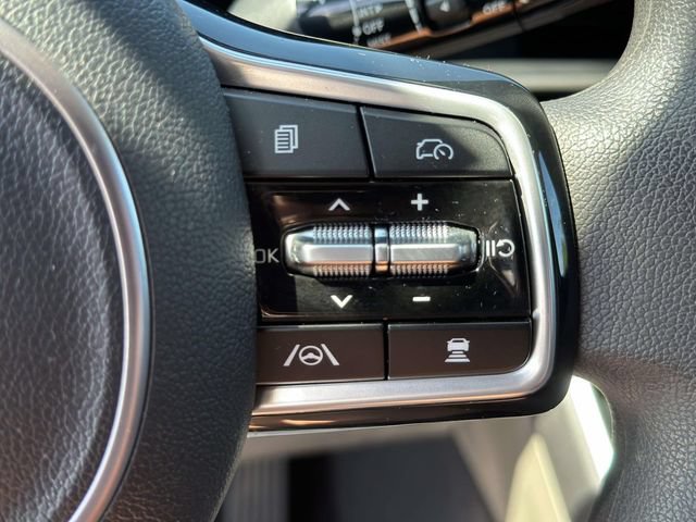 Used 2025 Kia Carnival LX FWD image 25