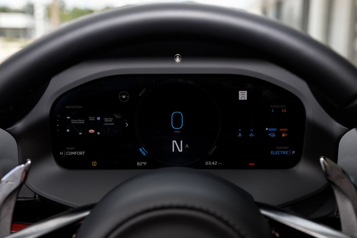 Used 2025 McLaren Artura Spider RWD image 44
