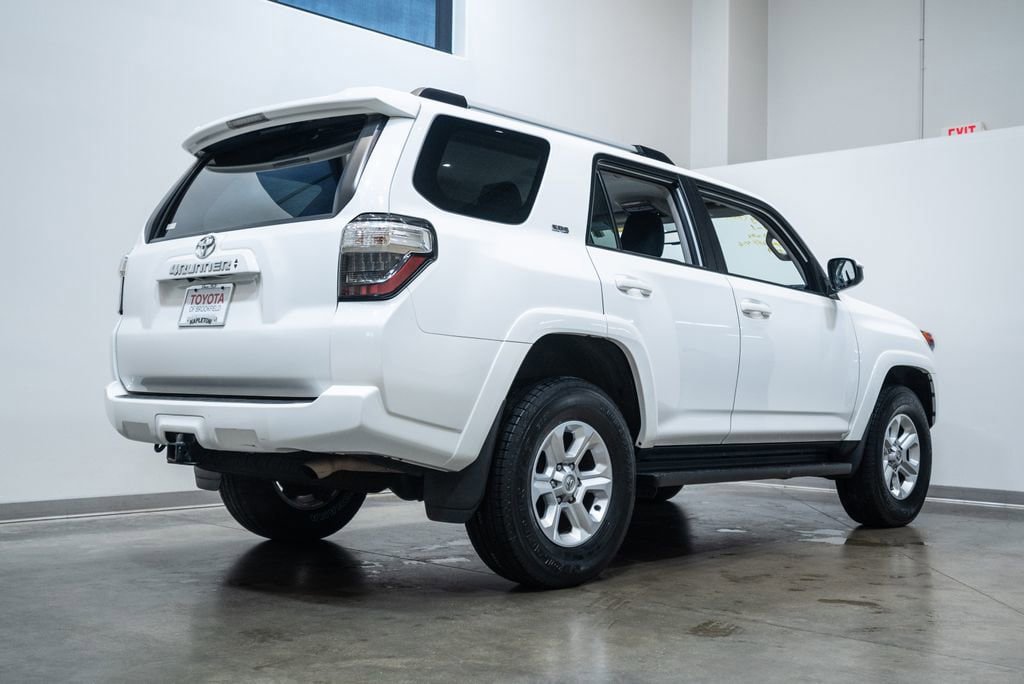 Used 2024 Toyota 4Runner SR5 AWD/4WD image 9