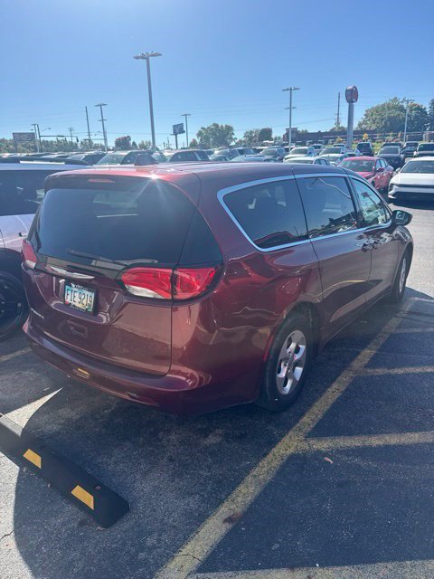 Used 2017 Chrysler Pacifica LX w/ Tire & Wheel Group FWD image 2