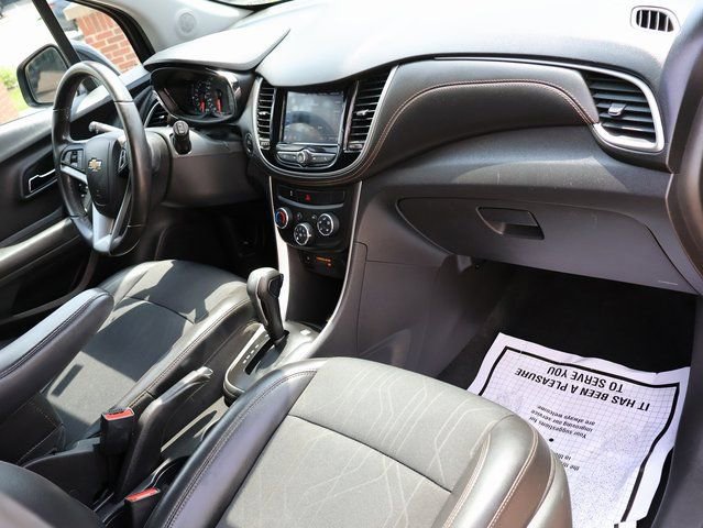 Used 2020 Chevrolet Trax LT w/ LT Convenience Package FWD image 9