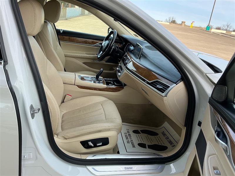 Used 2017 BMW 740i xDrive image 33
