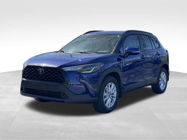 Used 2023 Toyota Corolla Cross LE w/ Moonroof Package AWD/4WD image 2