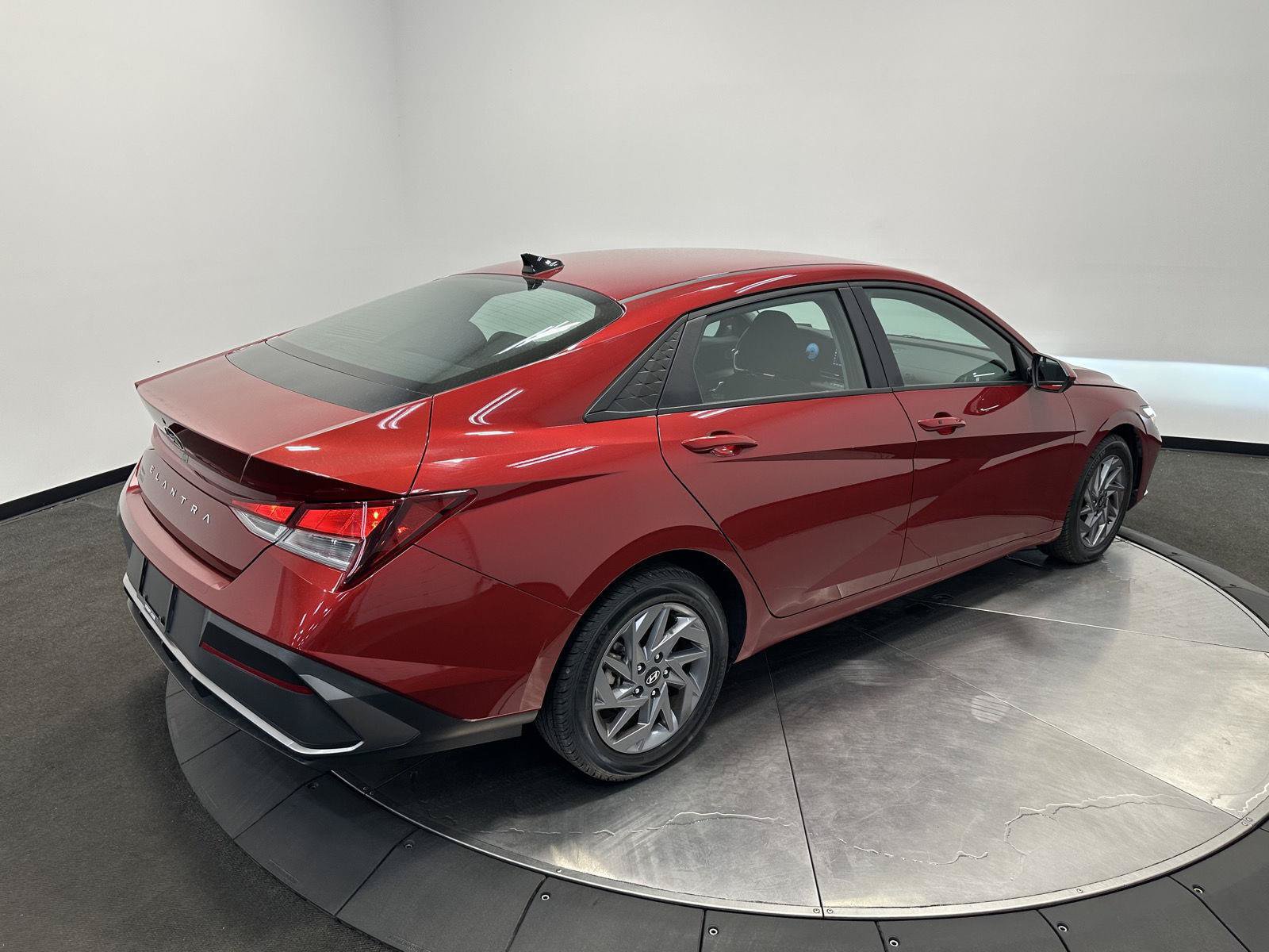Certified 2024 Hyundai Elantra SEL FWD image 7