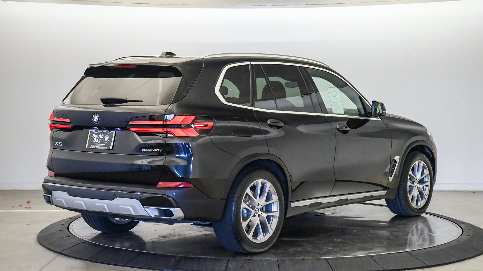 Certified 2024 BMW X5 xDrive40i w/ Premium Package AWD/4WD image 5