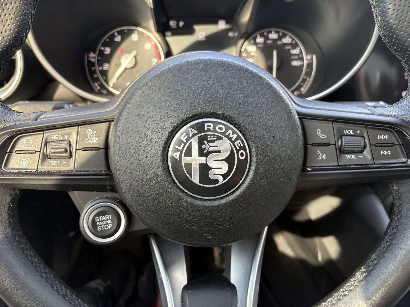 Used 2023 Jeep Gladiator Rubicon w/ LED Lighting Group AWD/4WD image 12