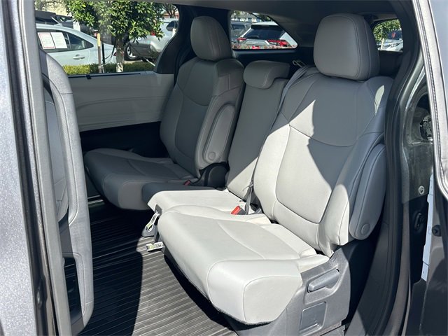 Used 2025 Toyota Sienna XLE image 23
