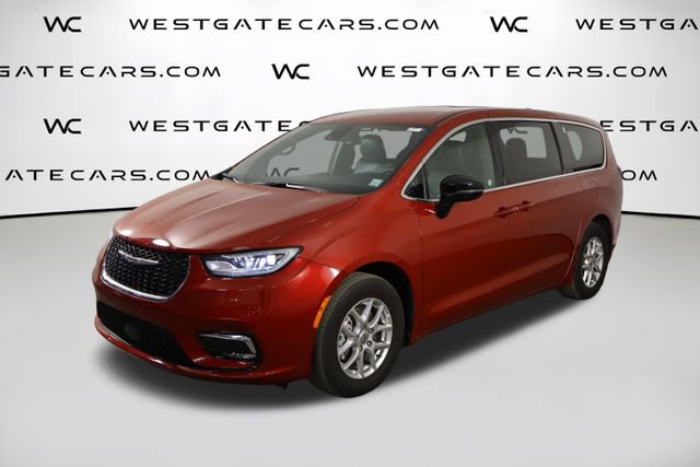 Used 2025 Chrysler Pacifica Select
