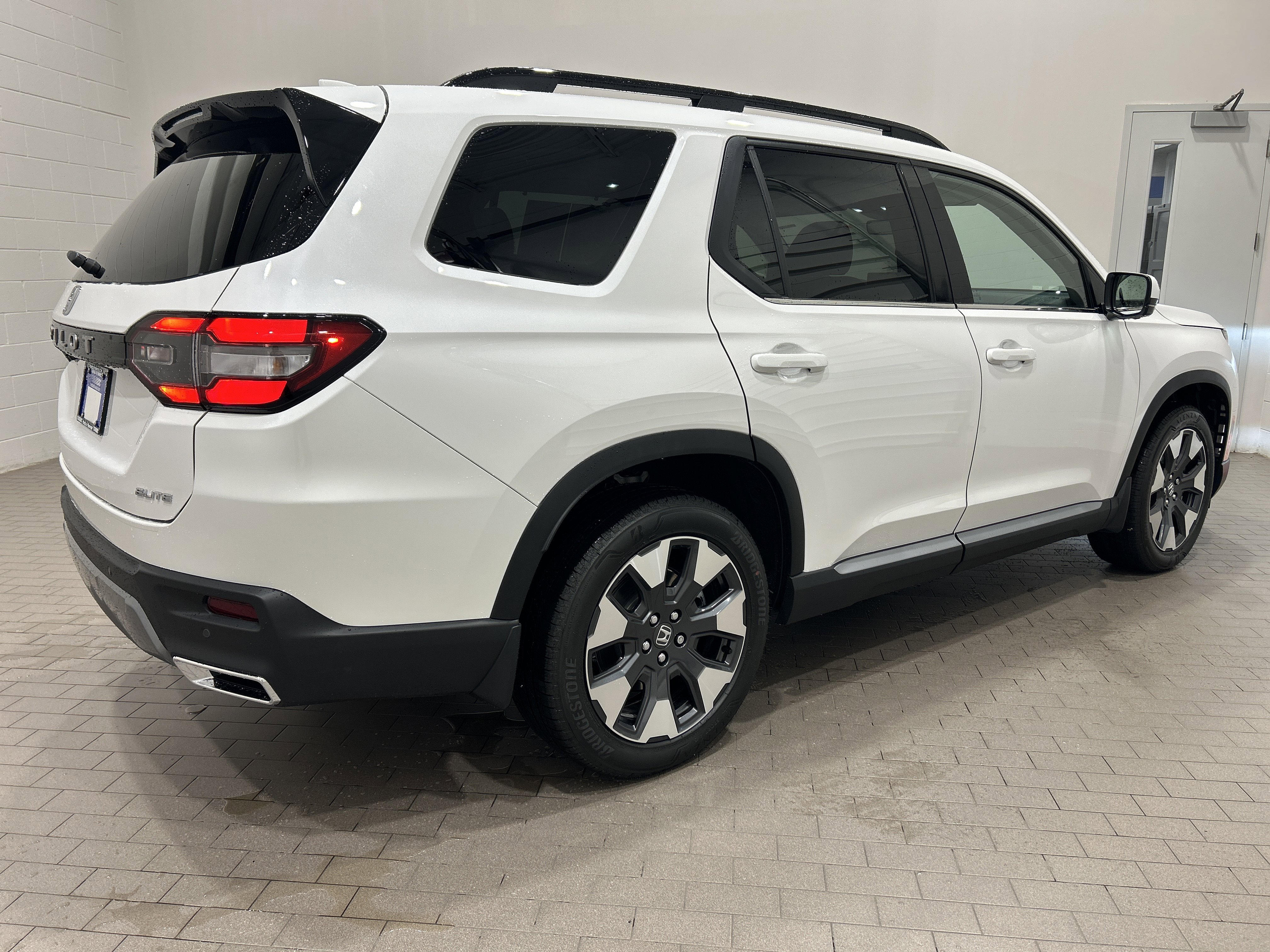 Used 2026 Honda Pilot Elite image 9