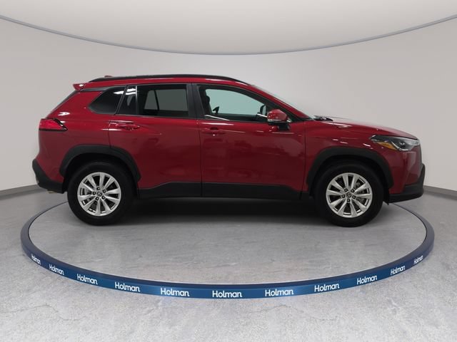 Certified 2023 Toyota Corolla Cross LE w/ Moonroof Package AWD/4WD image 4