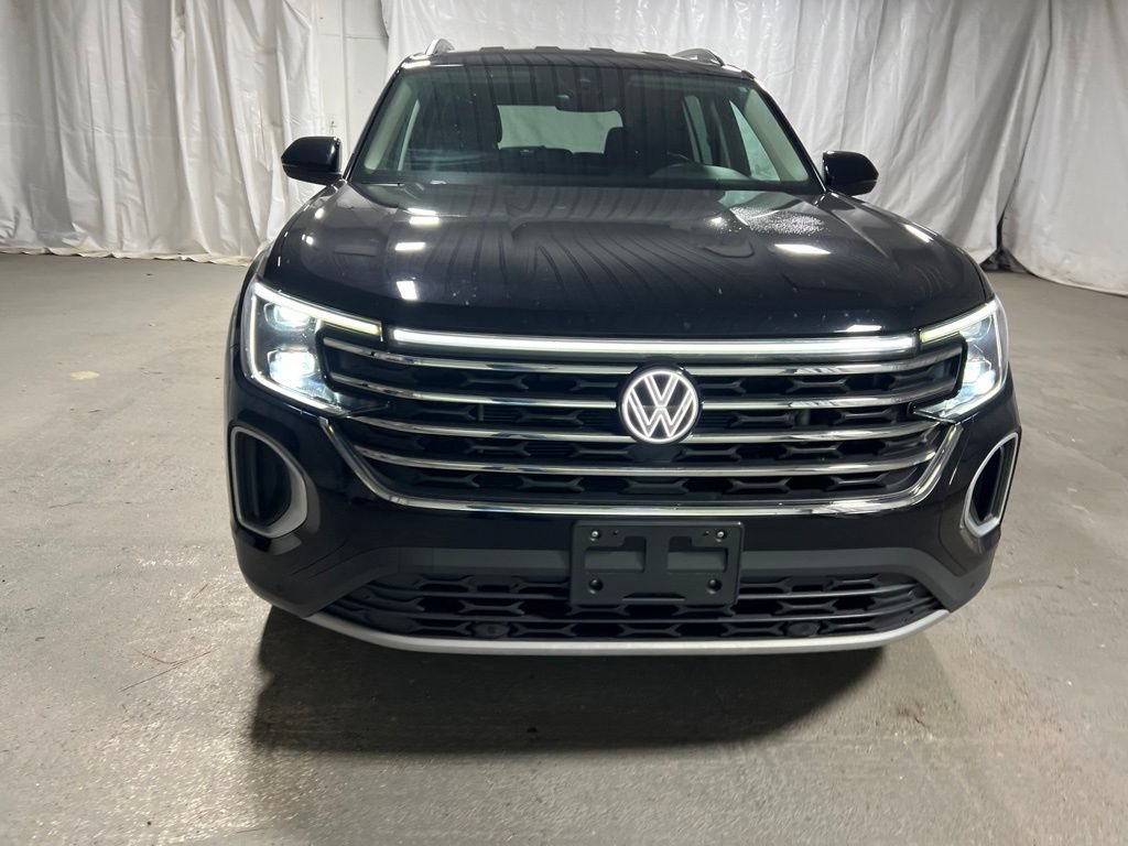 Used 2025 Volkswagen Atlas SE AWD/4WD image 2