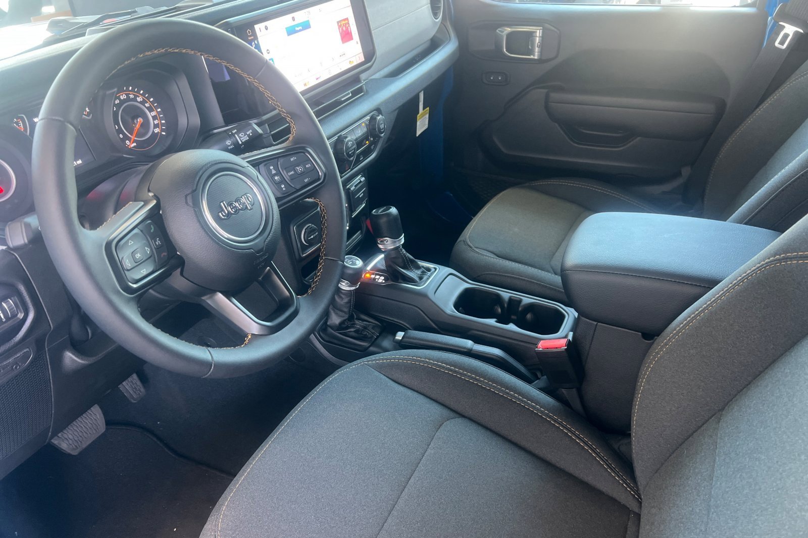 Used 2024 Jeep Gladiator Sport image 7