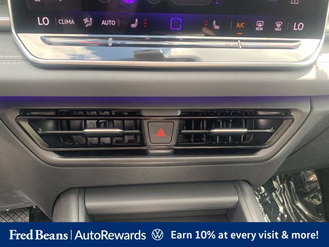 New 2025 Volkswagen Tiguan SE AWD/4WD image 11