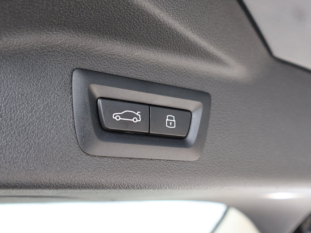 Used 2025 BMW X7 xDrive40i AWD/4WD image 17