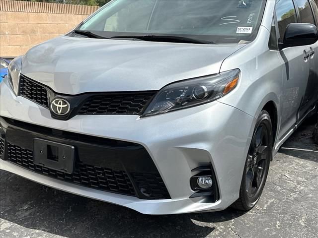 Used 2020 Toyota Sienna SE w/ SE Preferred Package image 1