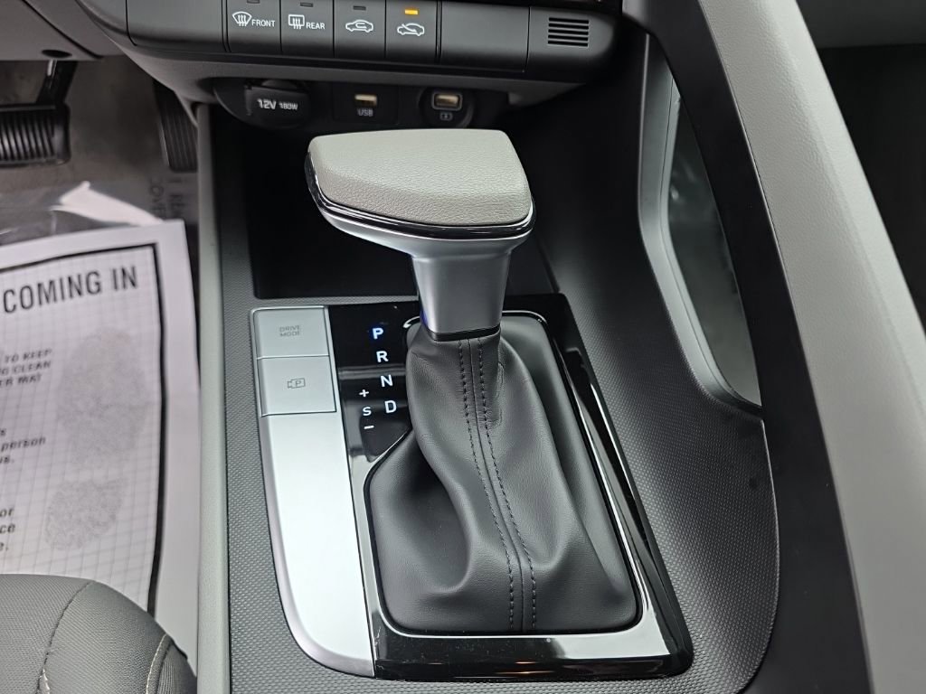 Used 2023 Hyundai Elantra SEL w/ Preferred Accessory Package FWD image 17