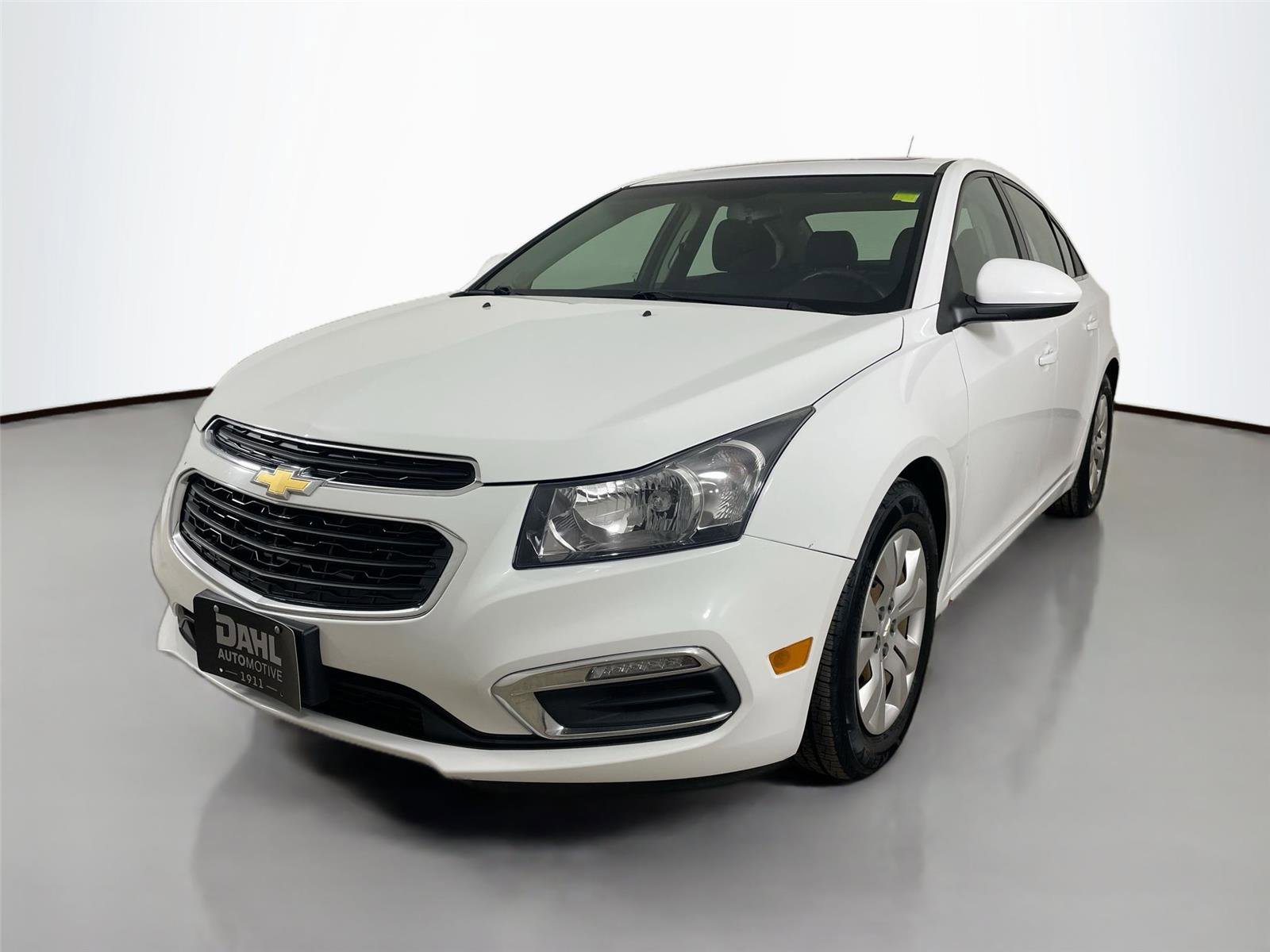 Used 2016 Chevrolet Cruze LT w/ Sun And Sound Package FWD image 4