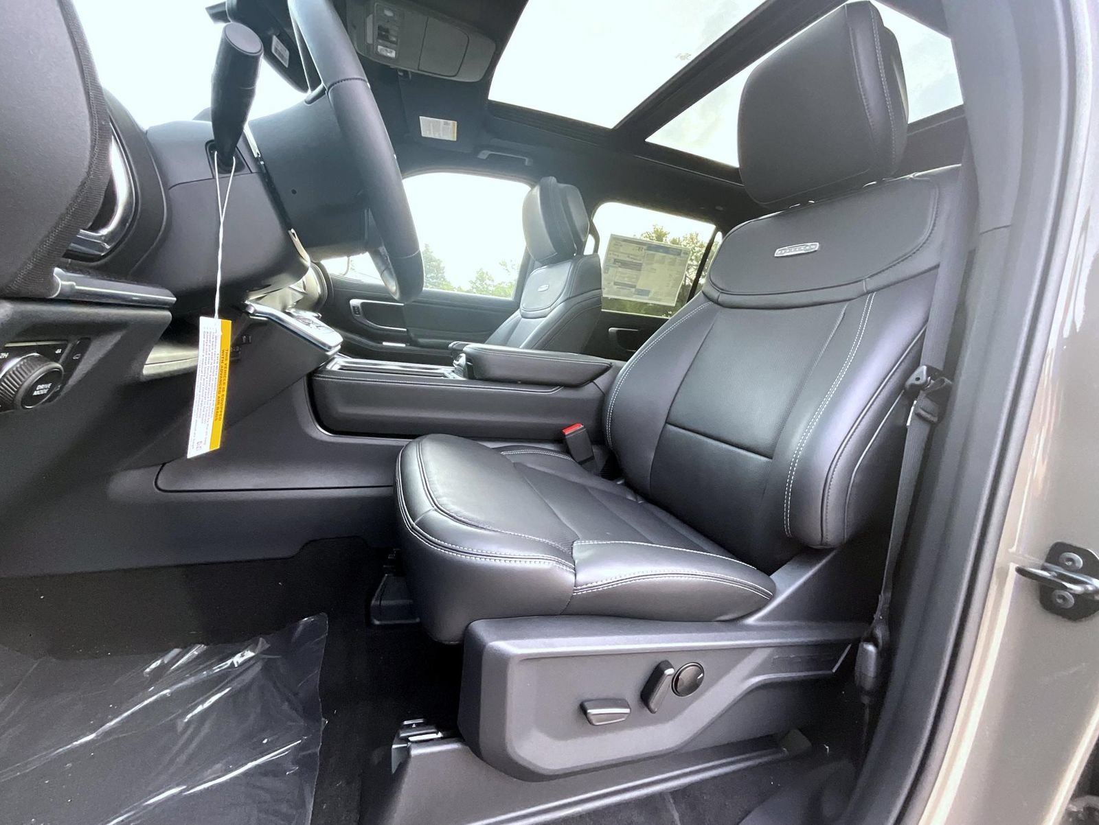New 2027 Ford Expedition Platinum w/ Stealth Performance Package AWD/4WD image 12
