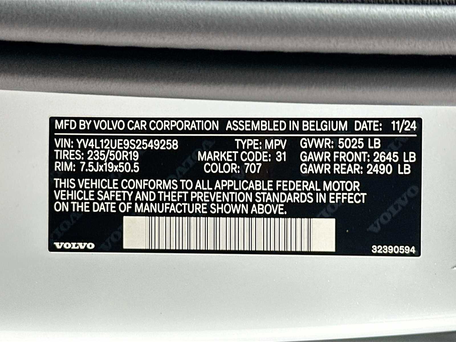 Used 2025 Volvo XC40 B5 Plus w/ Protection Package Premier image 28