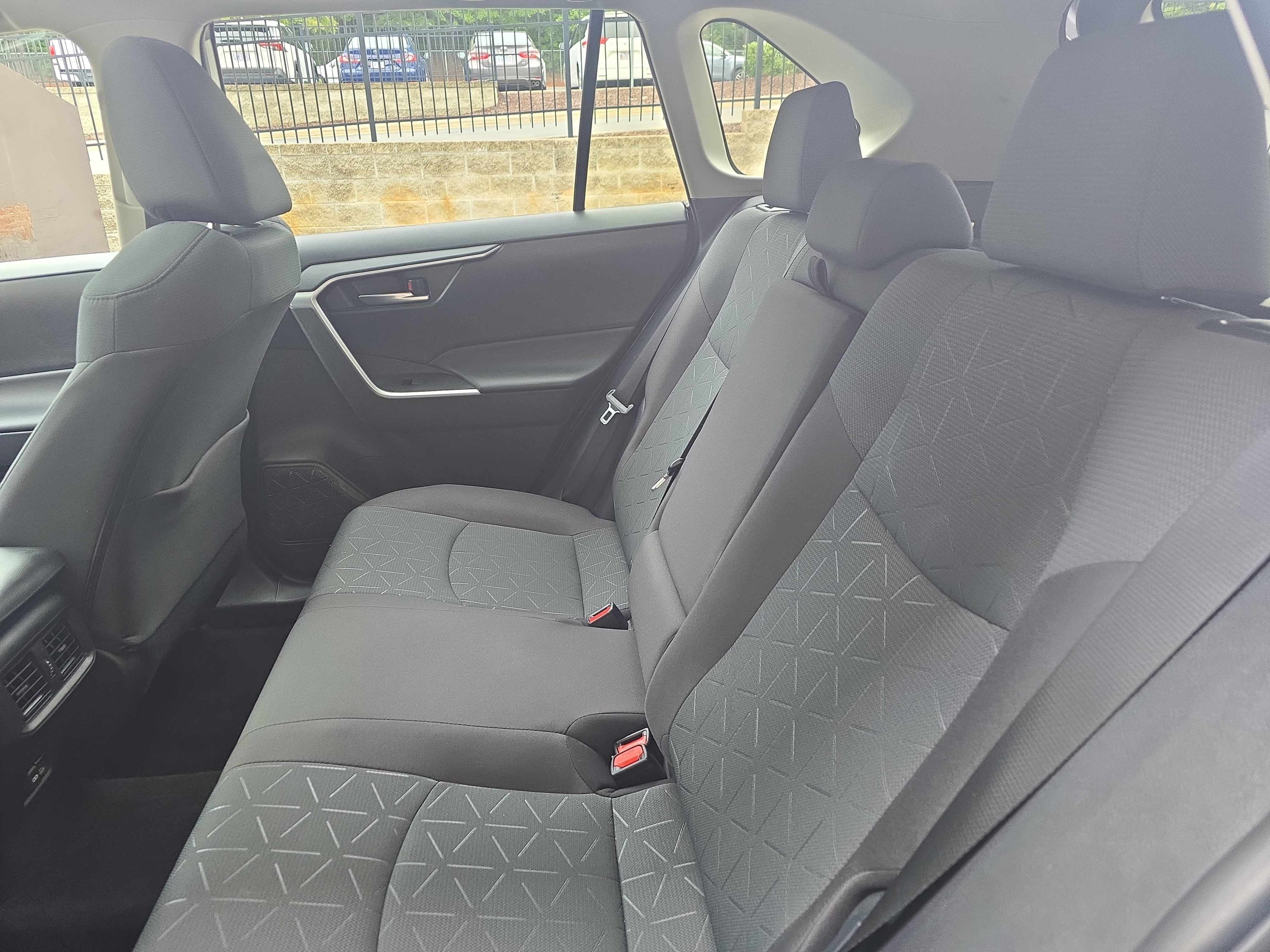 Used 2025 Toyota RAV4 XLE w/ Convenience Package FWD image 14