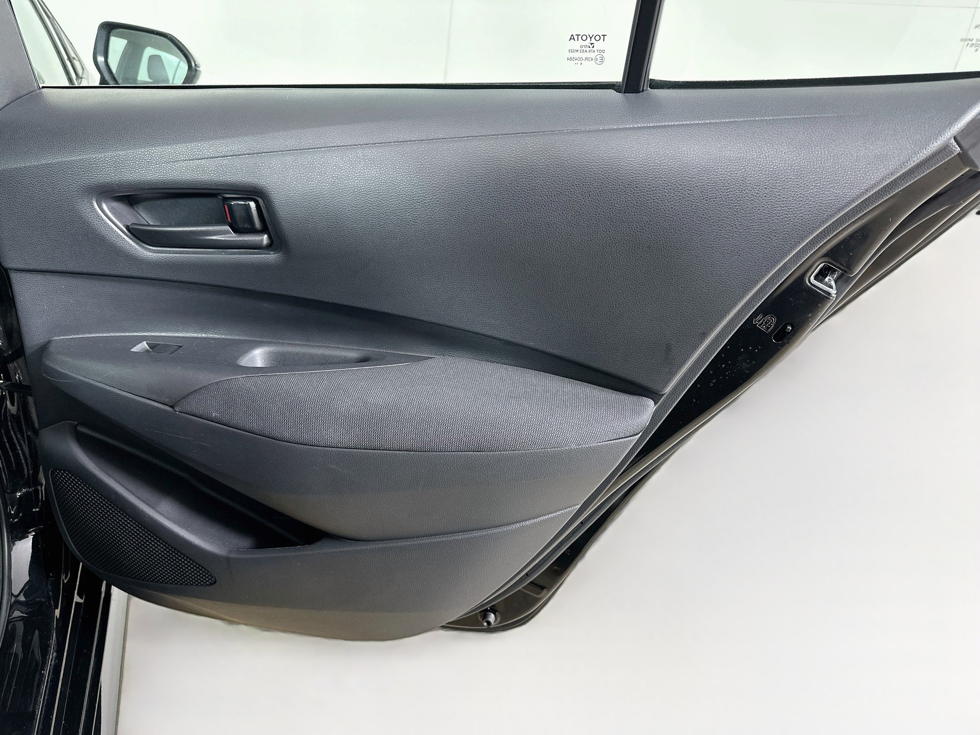 Used 2025 Toyota Corolla LE FWD image 28