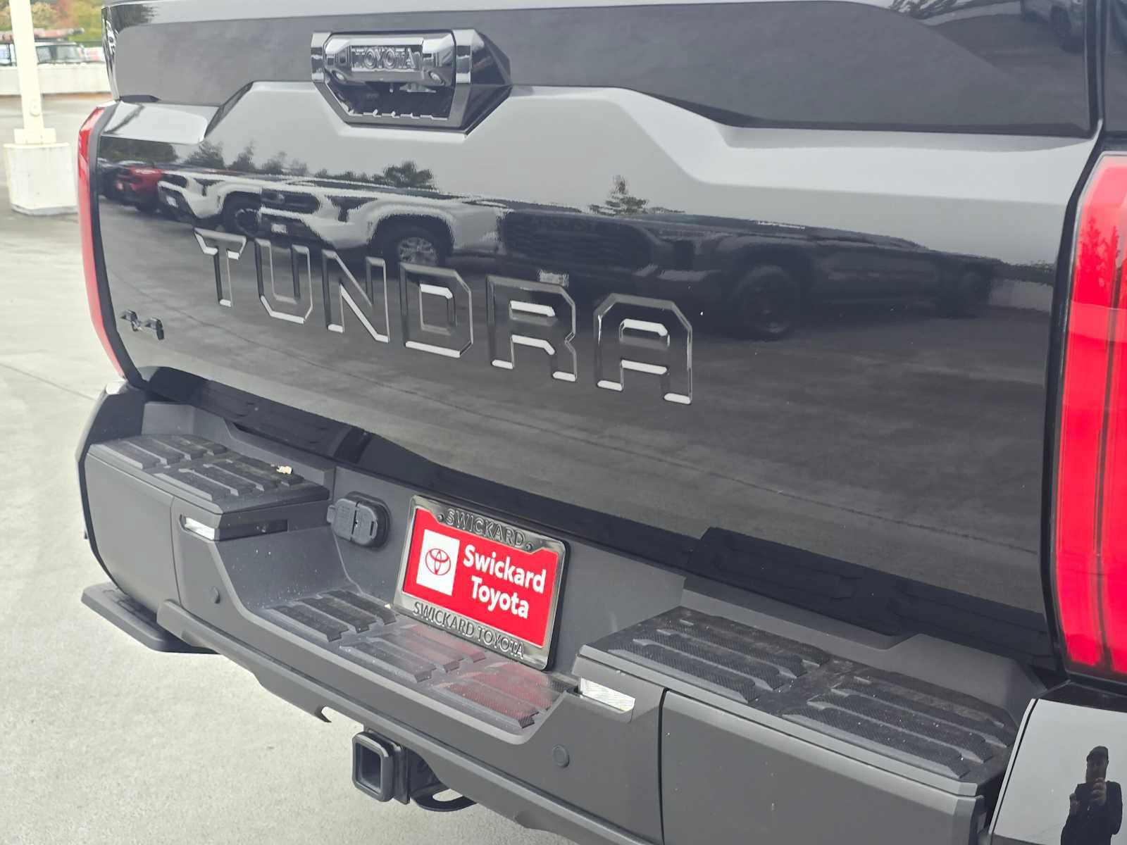Used 2024 Toyota Tundra Limited w/ TRD Off-Road Package AWD/4WD image 13