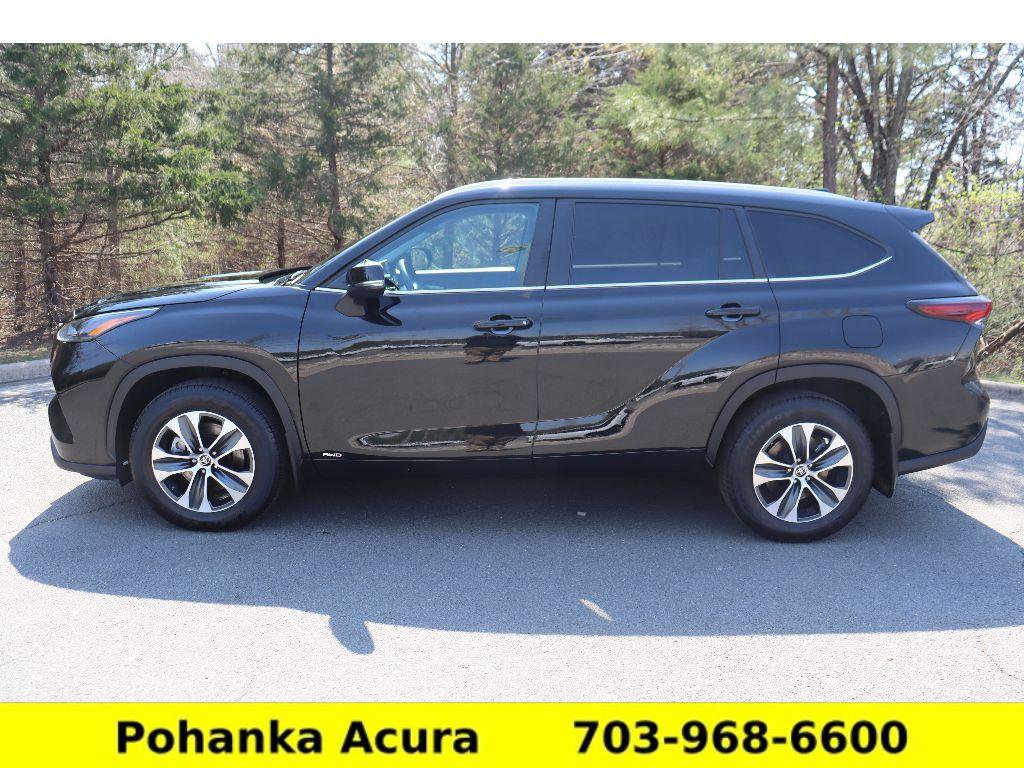 Used 2025 Toyota Highlander XLE image 4