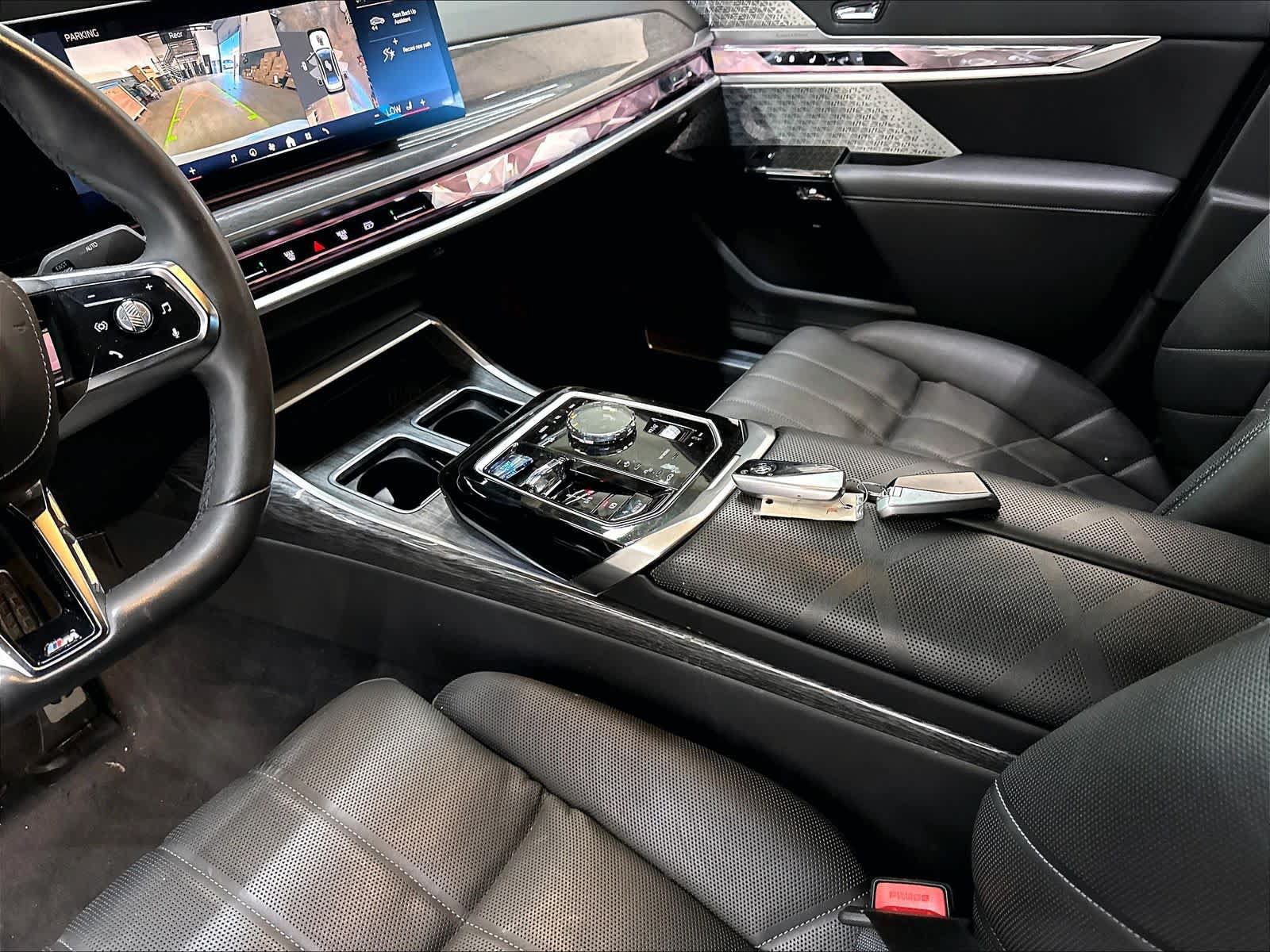 Used 2023 BMW i7 xDrive60 w/ Executive Package 2 AWD/4WD image 19