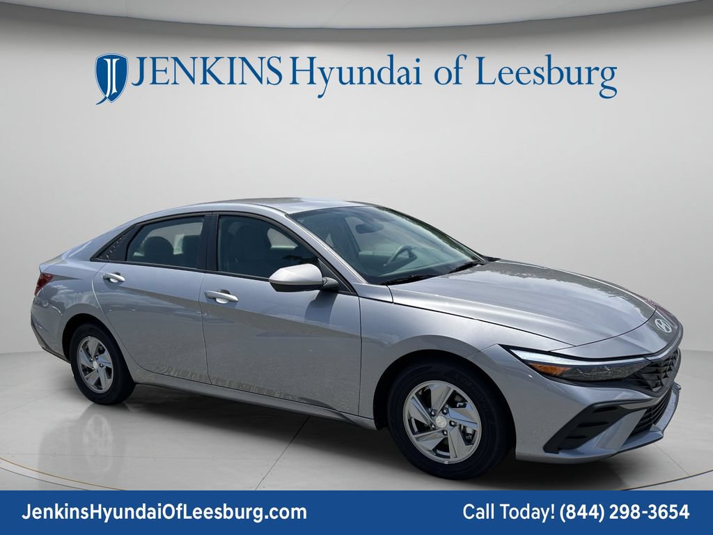 New 2025 Hyundai Elantra SE
