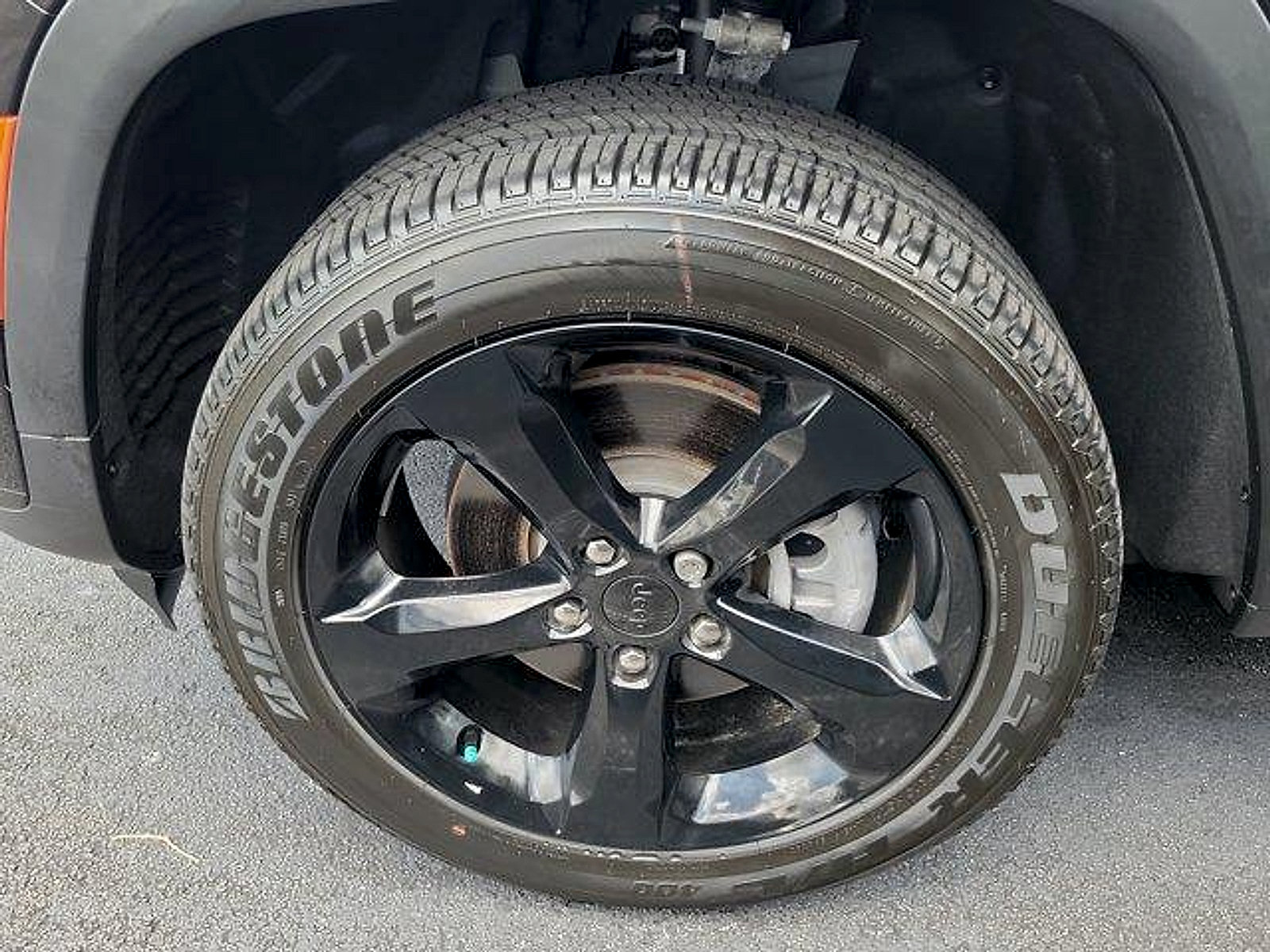 New 2024 Jeep Grand Cherokee L Laredo RWD image 5