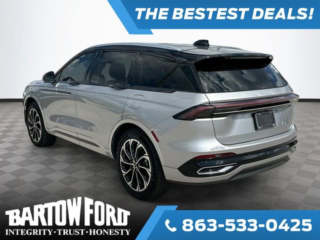 Used 2025 Lincoln Nautilus Reserve image 7